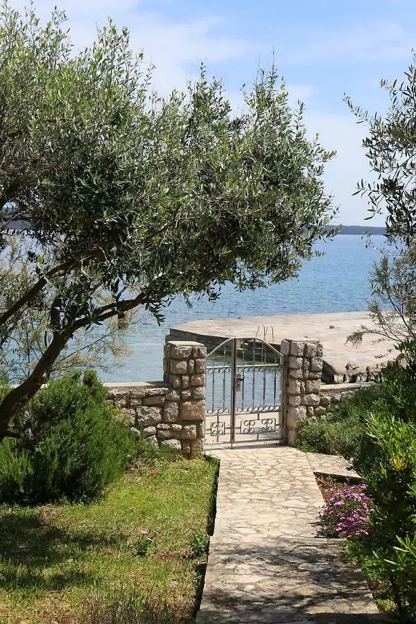 Beach House Brzovic Nerezine