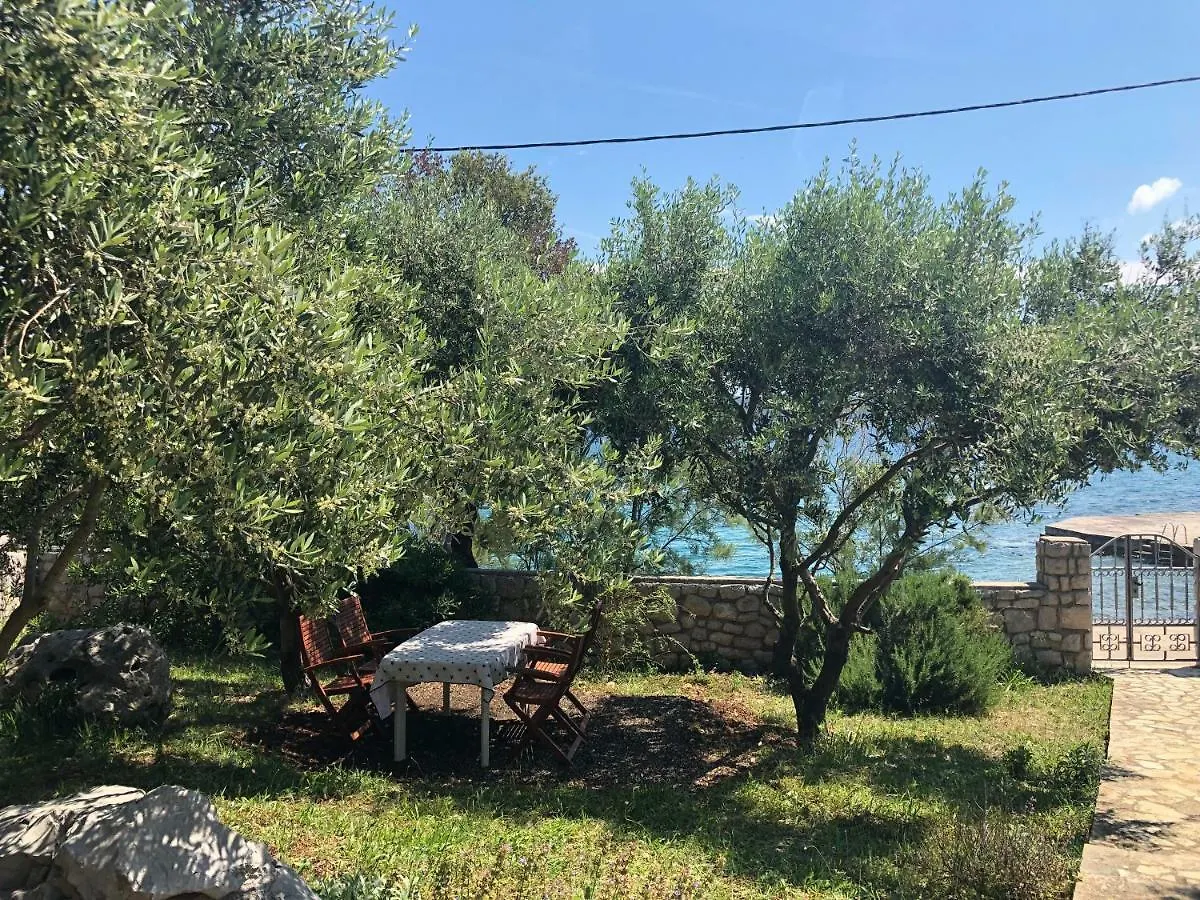 Beach House Brzovic Nerezine