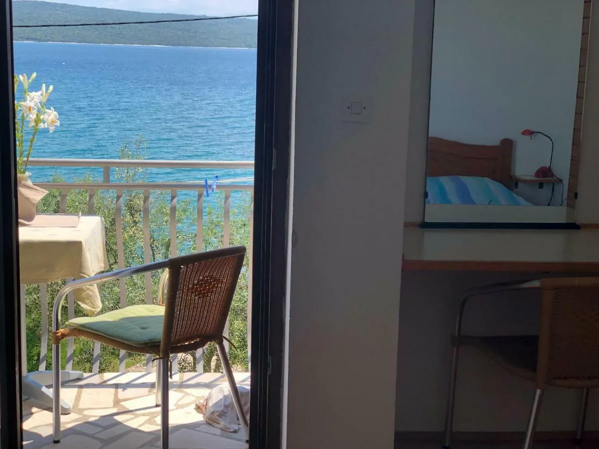 Apartment Beach House Brzovic Nerezine
