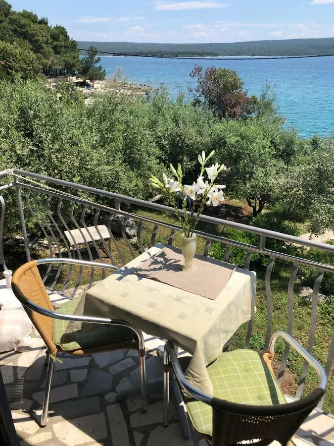 Beach House Brzovic Nerezine