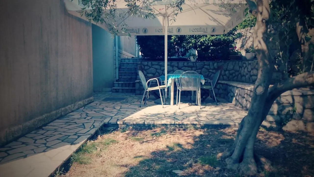 Apartment Beach House Brzovic Nerezine