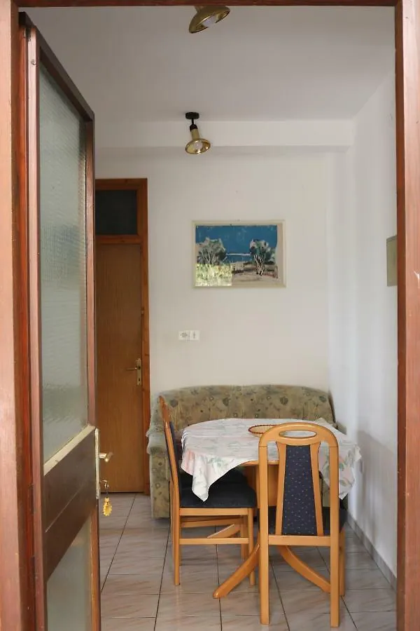 Beach House Brzovic Nerezine