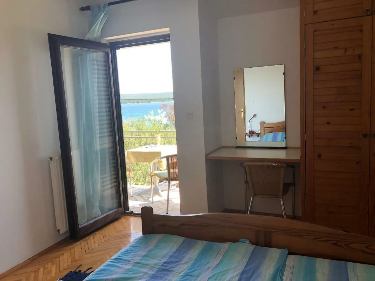 Apartment Beach House Brzovic Nerezine