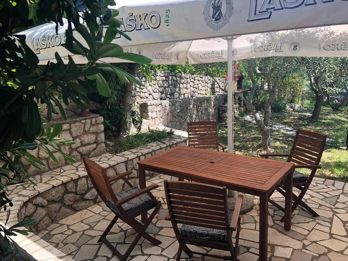 Beach House Brzovic Nerezine