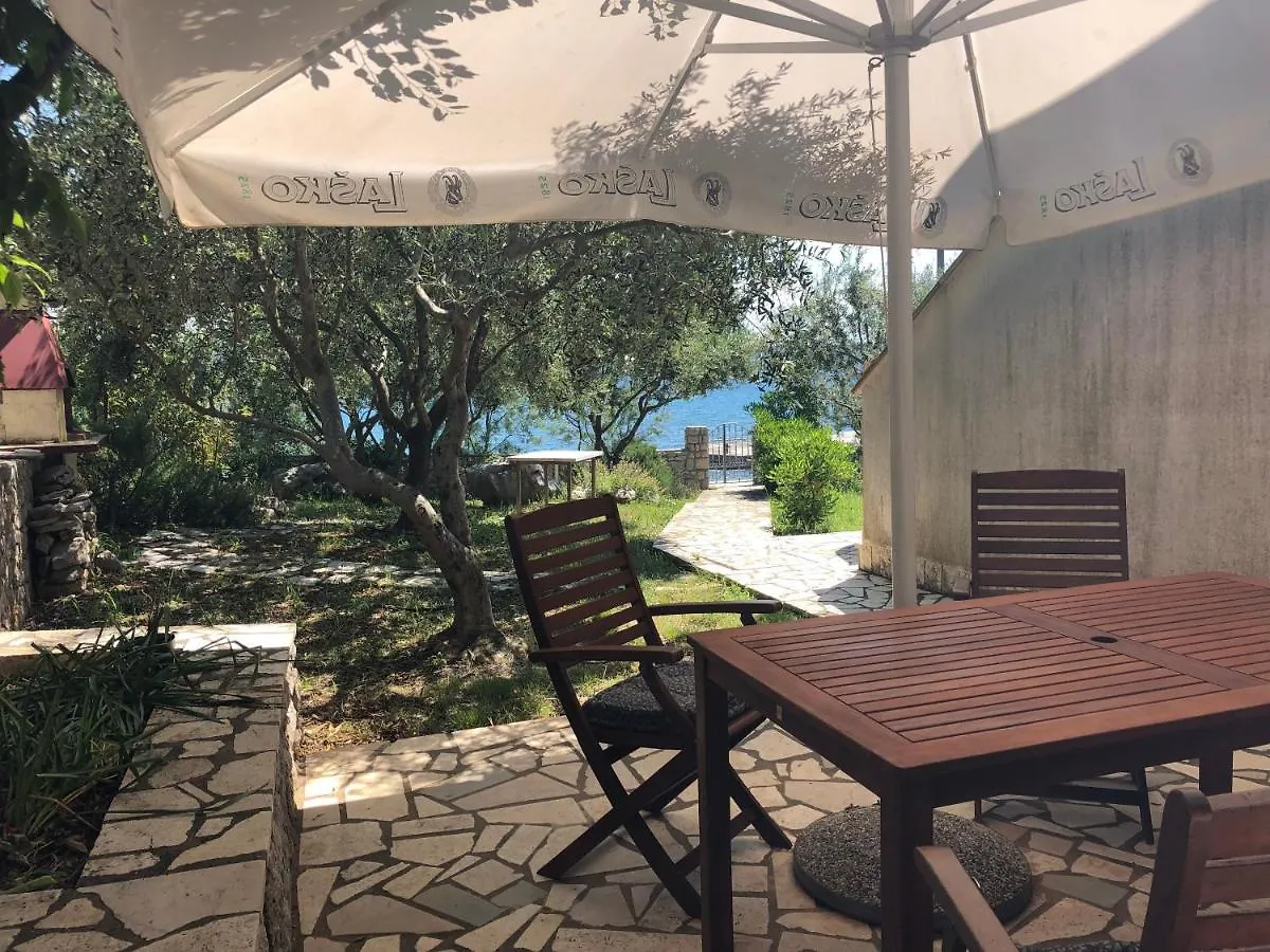 Beach House Brzovic Nerezine